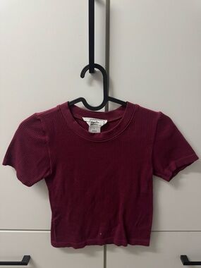 Hippie Rose Ribbed Crop Tee - Burgundy